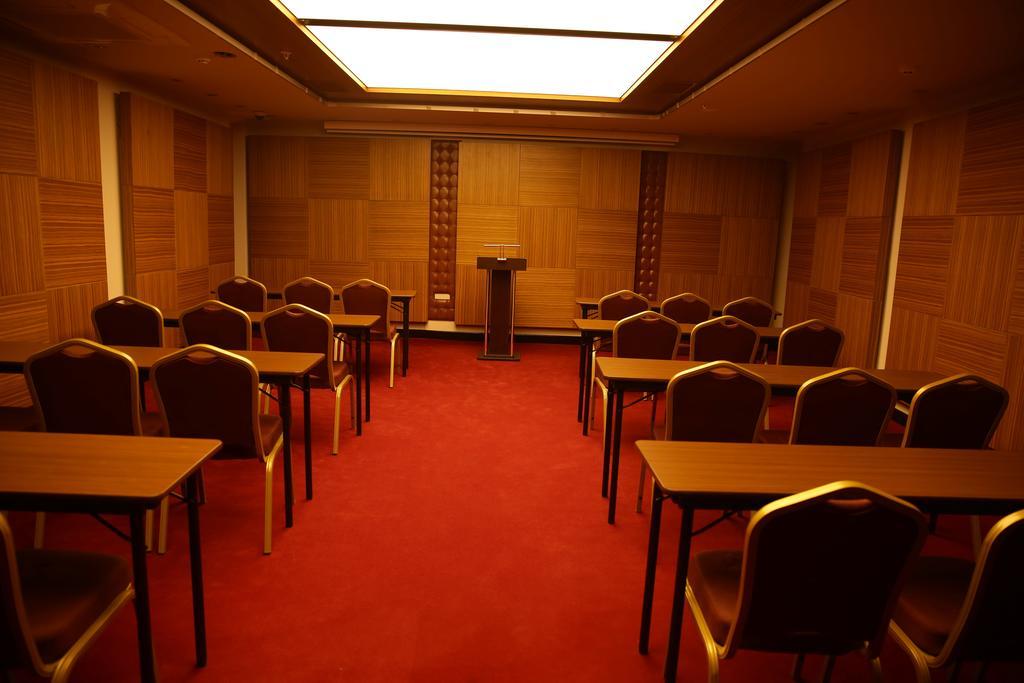 Atasehir Palace Hotel & Conference اسطنبول المظهر الخارجي الصورة