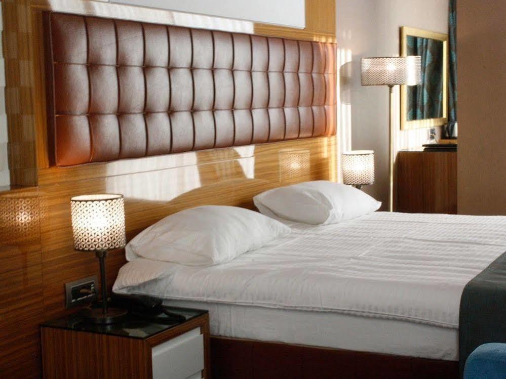 Atasehir Palace Hotel & Conference اسطنبول المظهر الخارجي الصورة